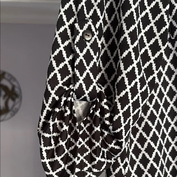 Notations Black and White Puff Sleeve Button Down Shirt New with tag - Picture 5 of 5